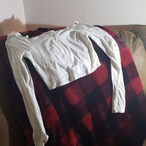 Looking sleeve crop top